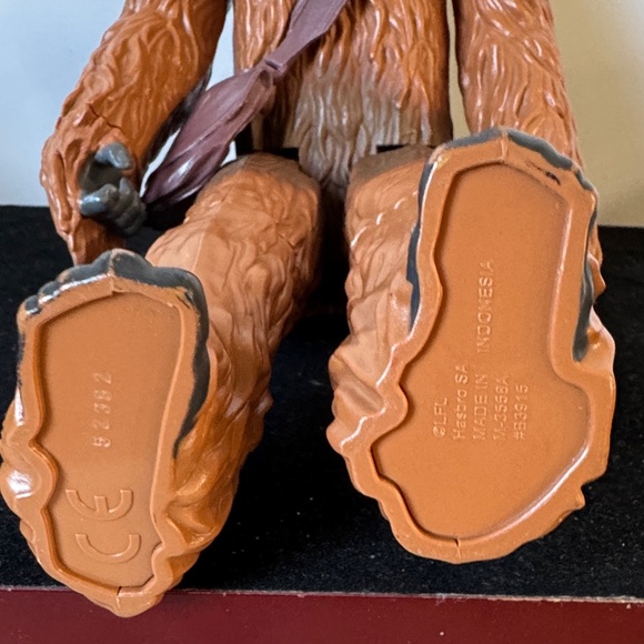 Hasbro Star Wars The Force Awakens 13-inch Chewbacca action figure - Picture 13 of 14